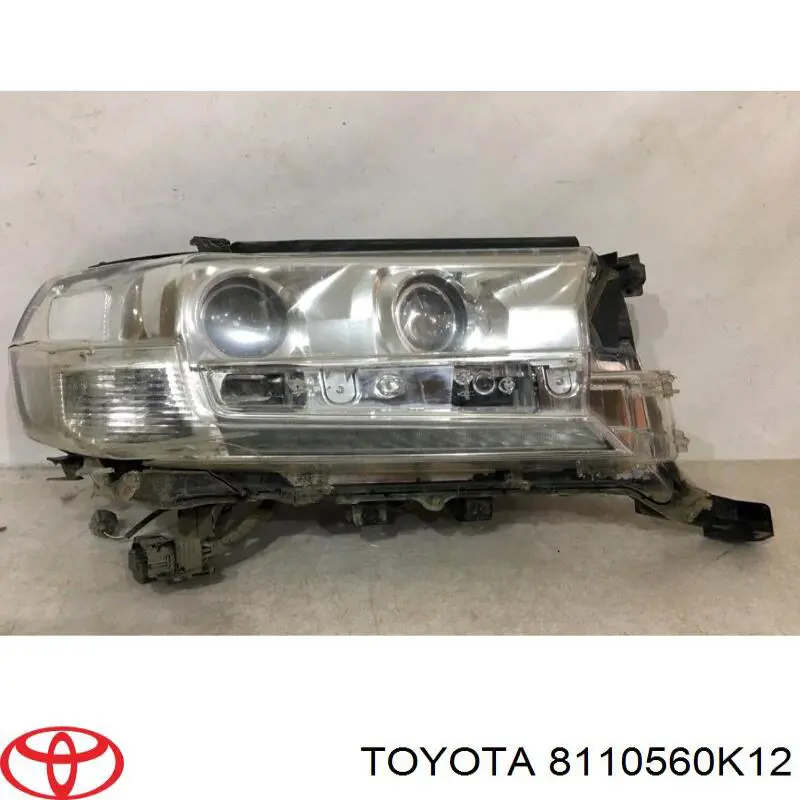 8110560K12 Toyota Luz direita