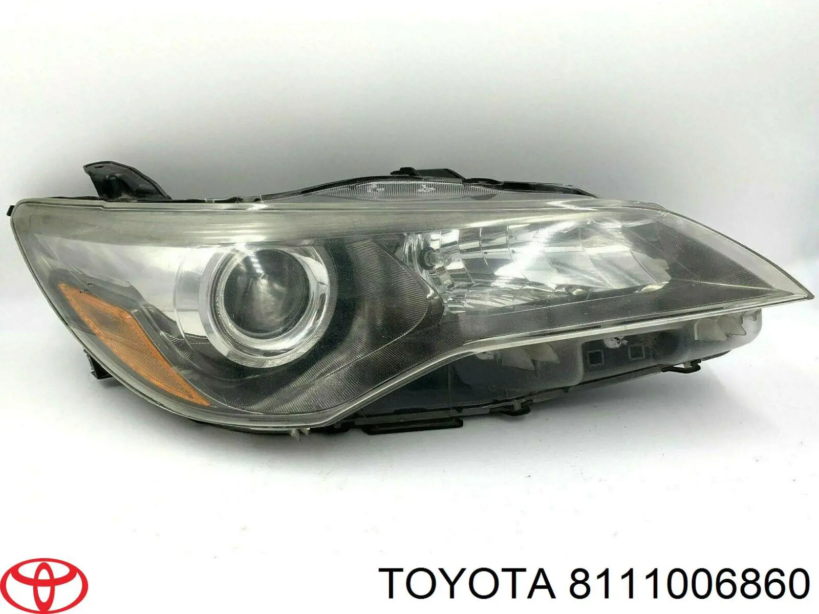 8111006860 Toyota Luz direita