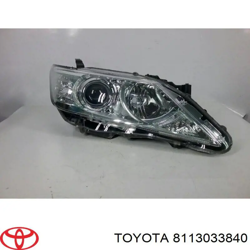 8113033840 Toyota Luz direita