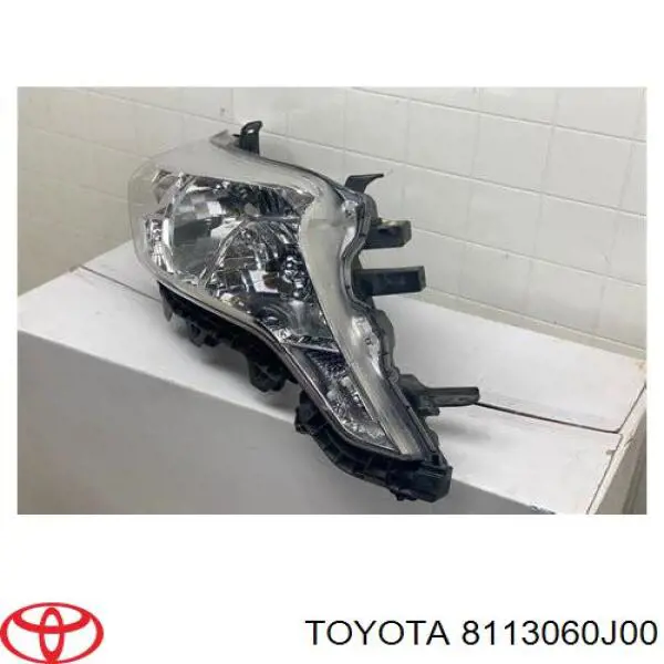 8113060J00 Toyota Luz direita