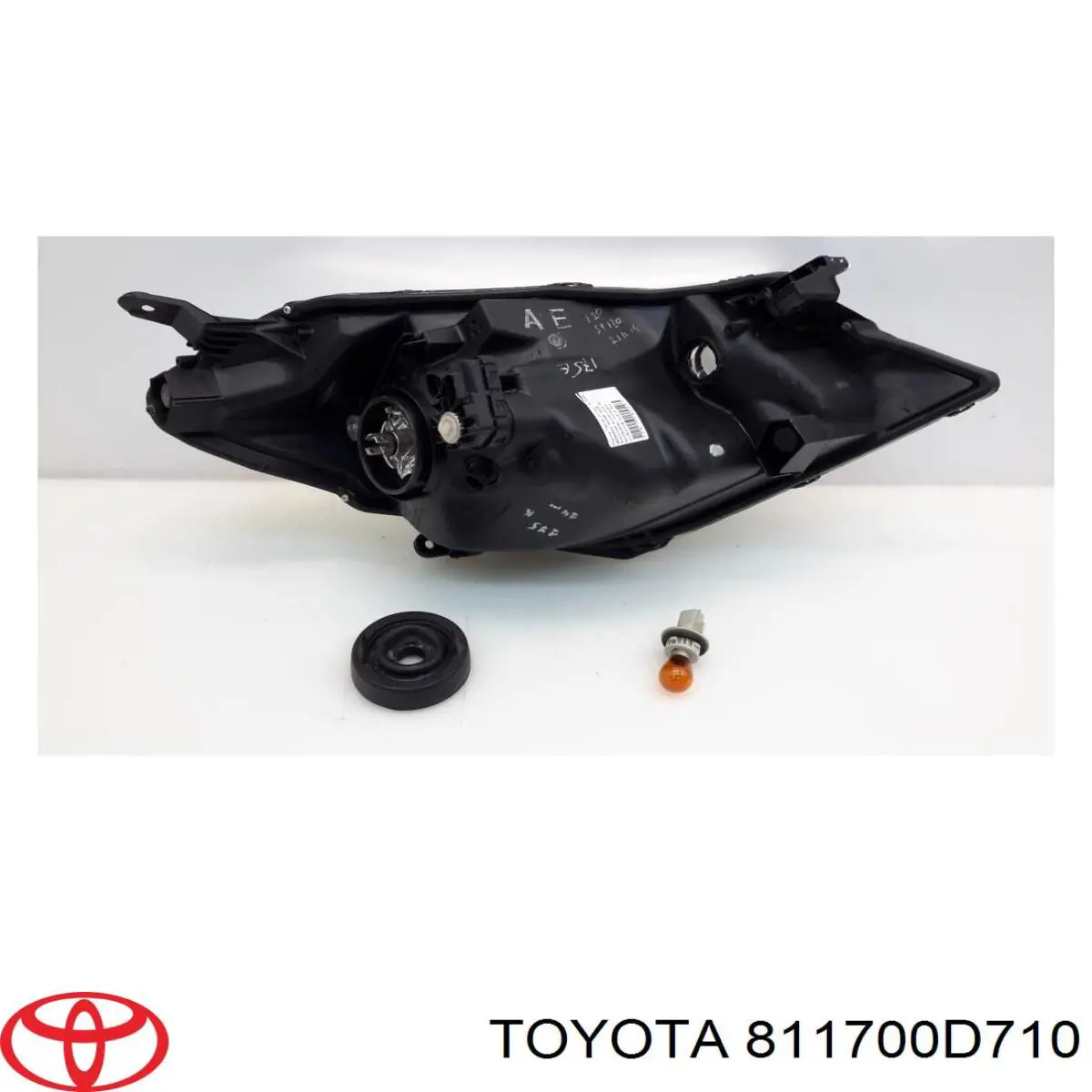 811700D710 Toyota Luz esquerda
