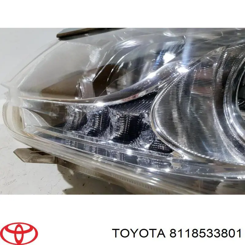 Luz esquerda 8118533801 Toyota