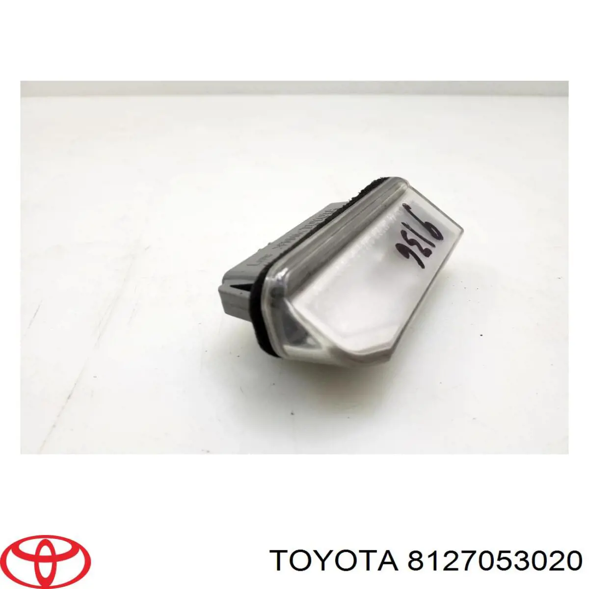 Lanterna da luz de fundo de matrícula traseira Toyota 8127053020 preço, a partir de 130,34 USD