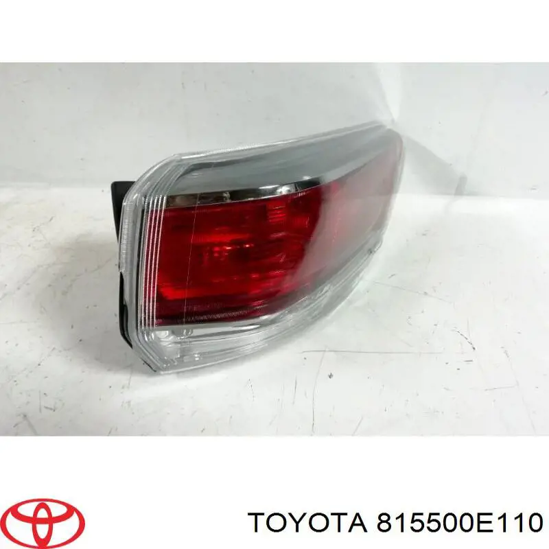 Lanterna traseira direita externa 815500E110 Toyota