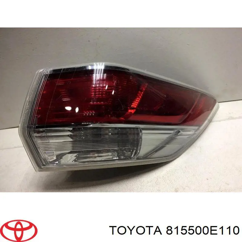 815500E110 Toyota Lanterna traseira direita externa
