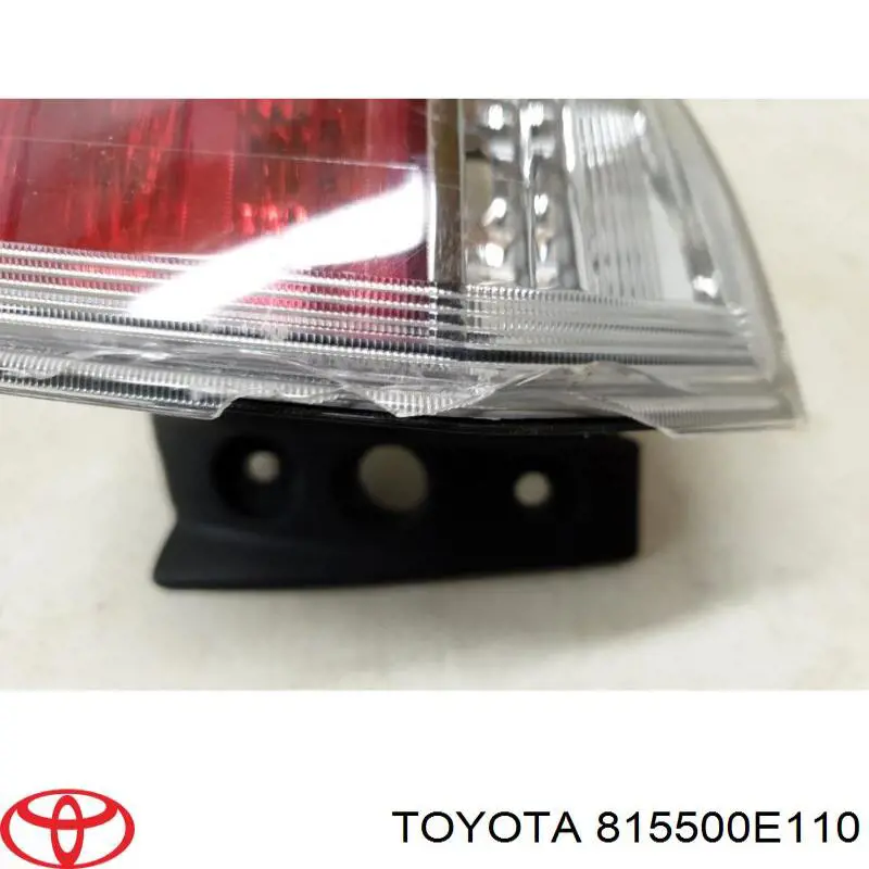 Lanterna traseira direita externa 815500E110 Toyota