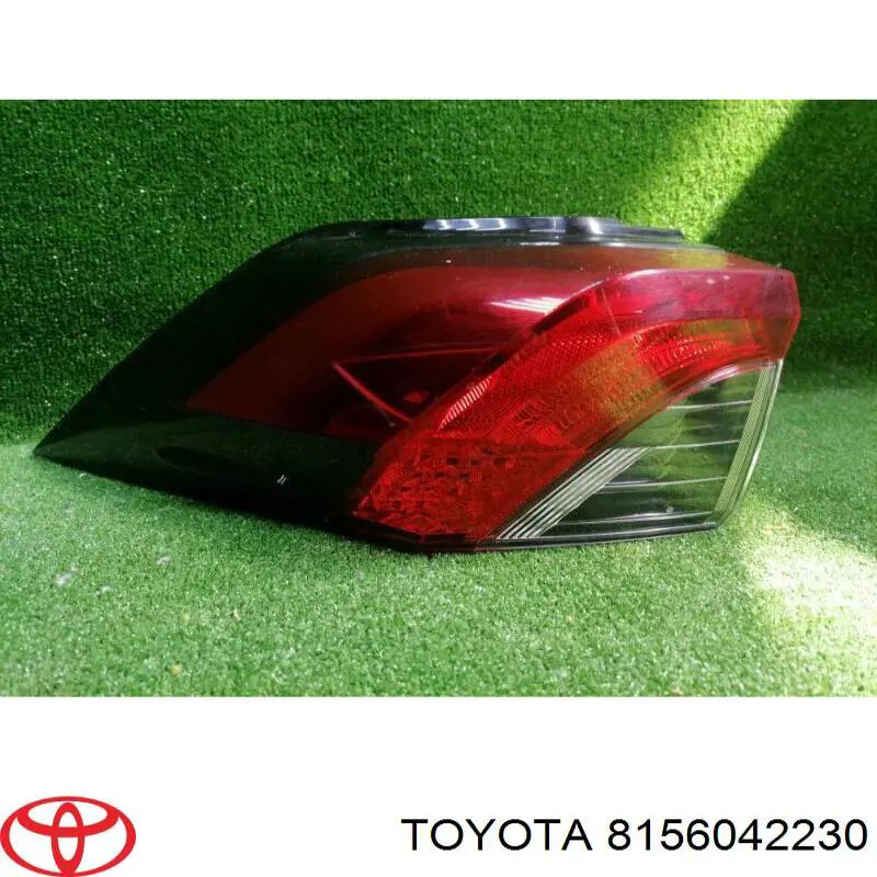 8156042230 Toyota Lanterna traseira esquerda externa