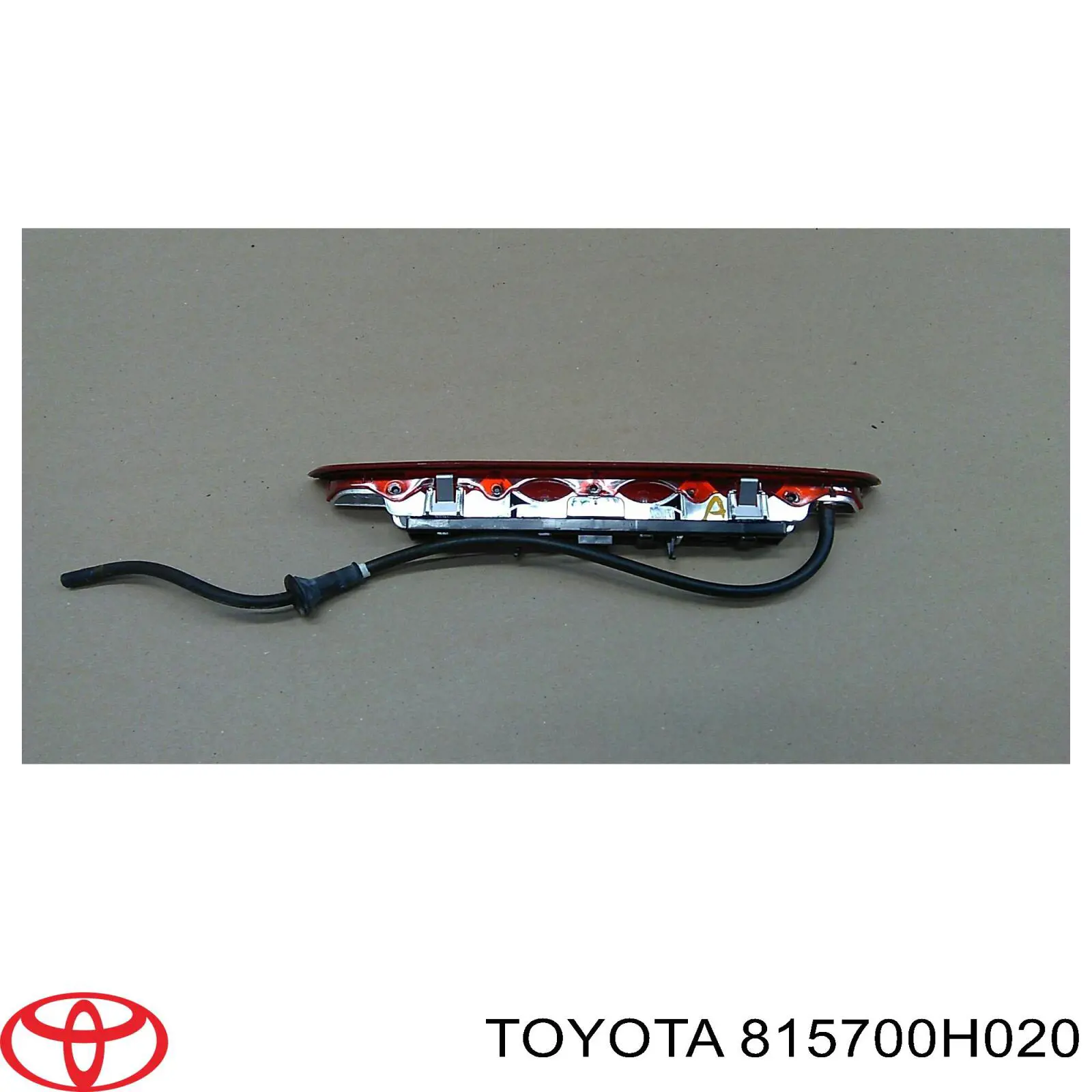 Sinal de parada traseiro adicional Toyota 815700H020 preço, a partir de 70,36 USD