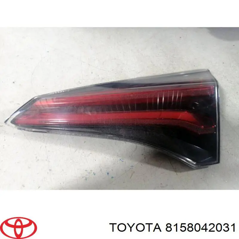 8158042031 Toyota Lanterna traseira direita interna