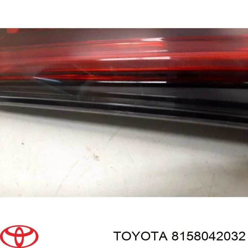 8158042032 Toyota Lanterna traseira direita interna