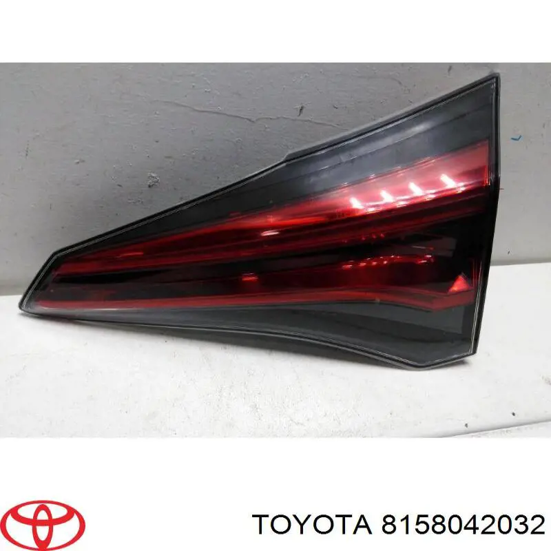 Lanterna traseira direita interna Toyota 8158042032