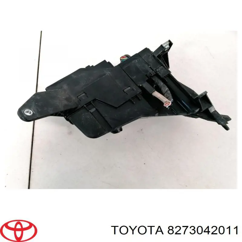  8273042011 Toyota