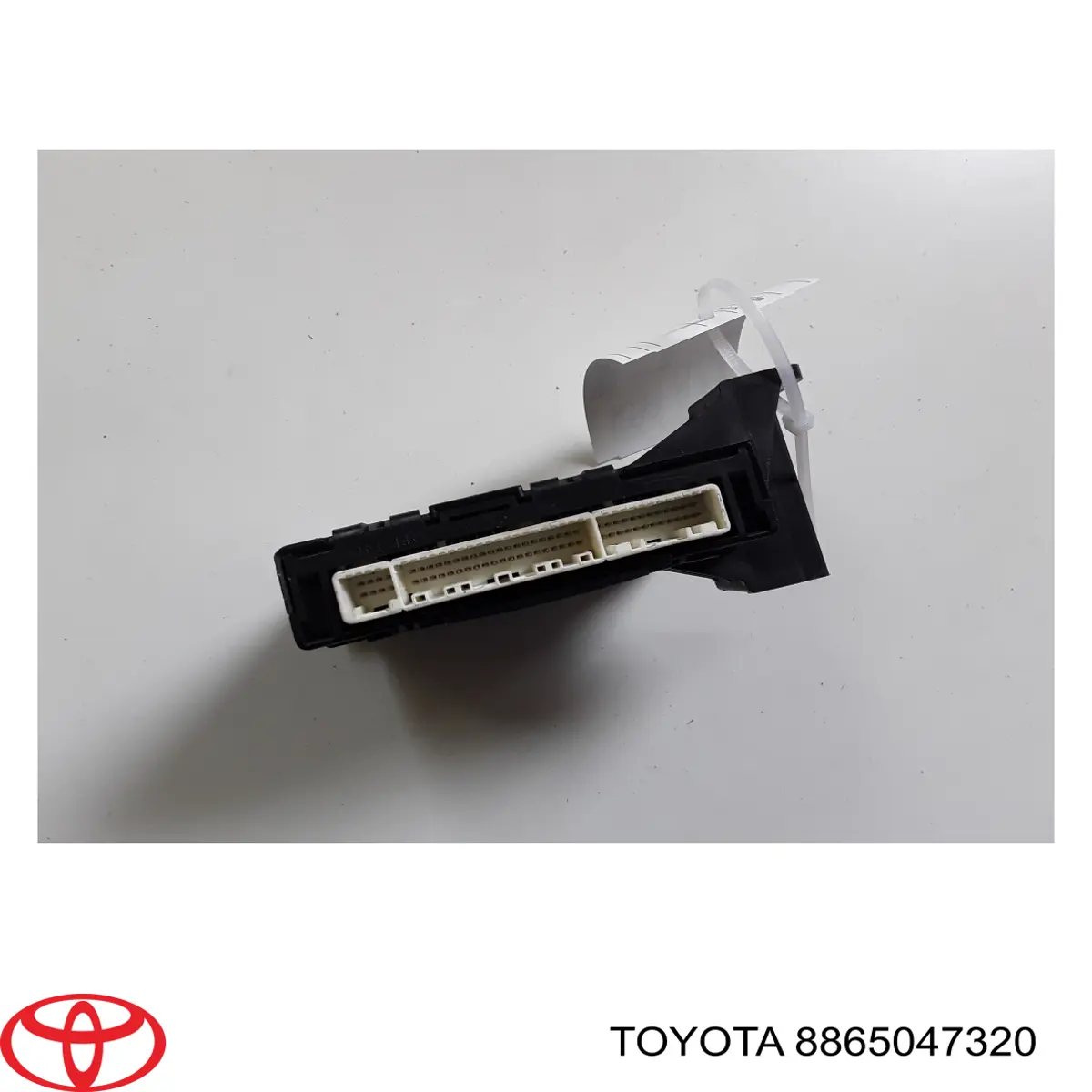 8865047320 Toyota 