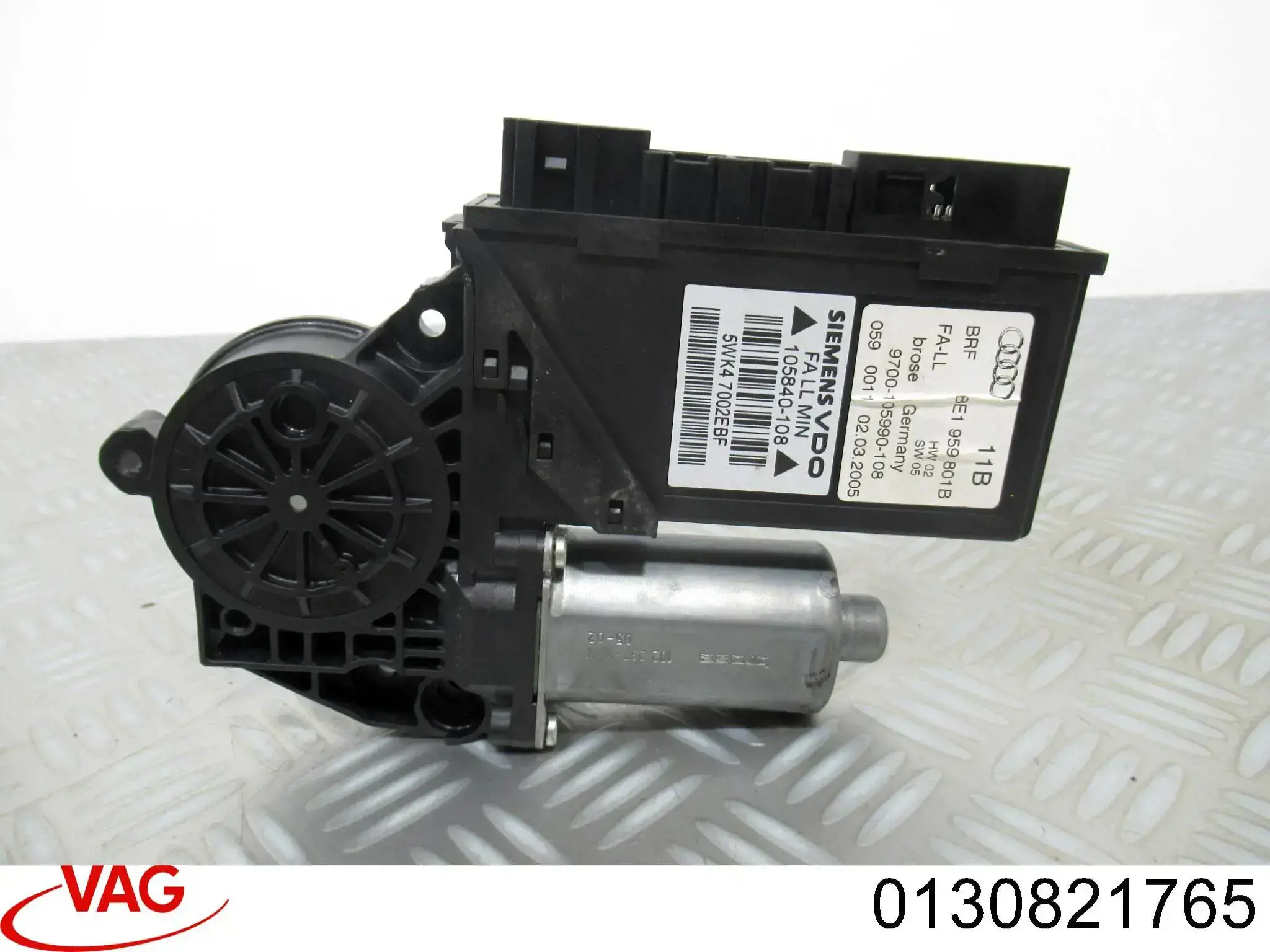0130821765 VAG Motor de acionamento de vidro da porta dianteira esquerda