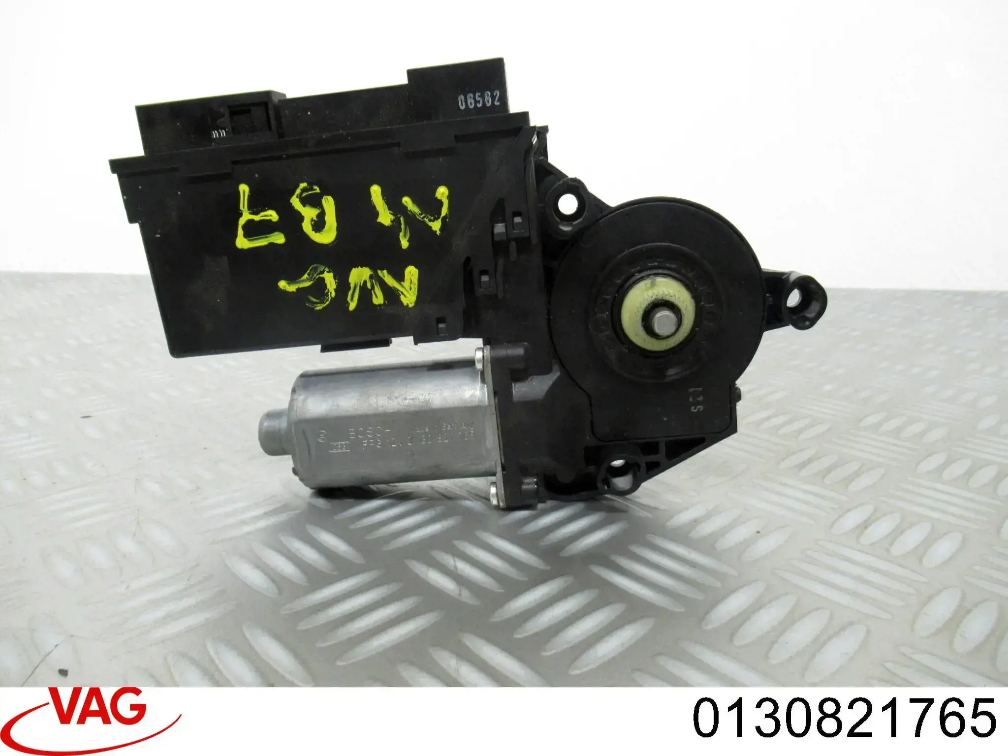 Motor de acionamento de vidro da porta dianteira esquerda VAG 0130821765 preço, a partir de 57,66 USD