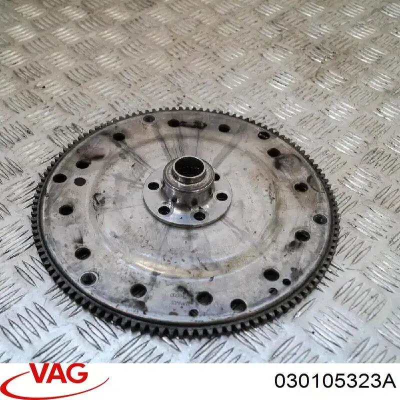 030105323A VAG Volante de motor