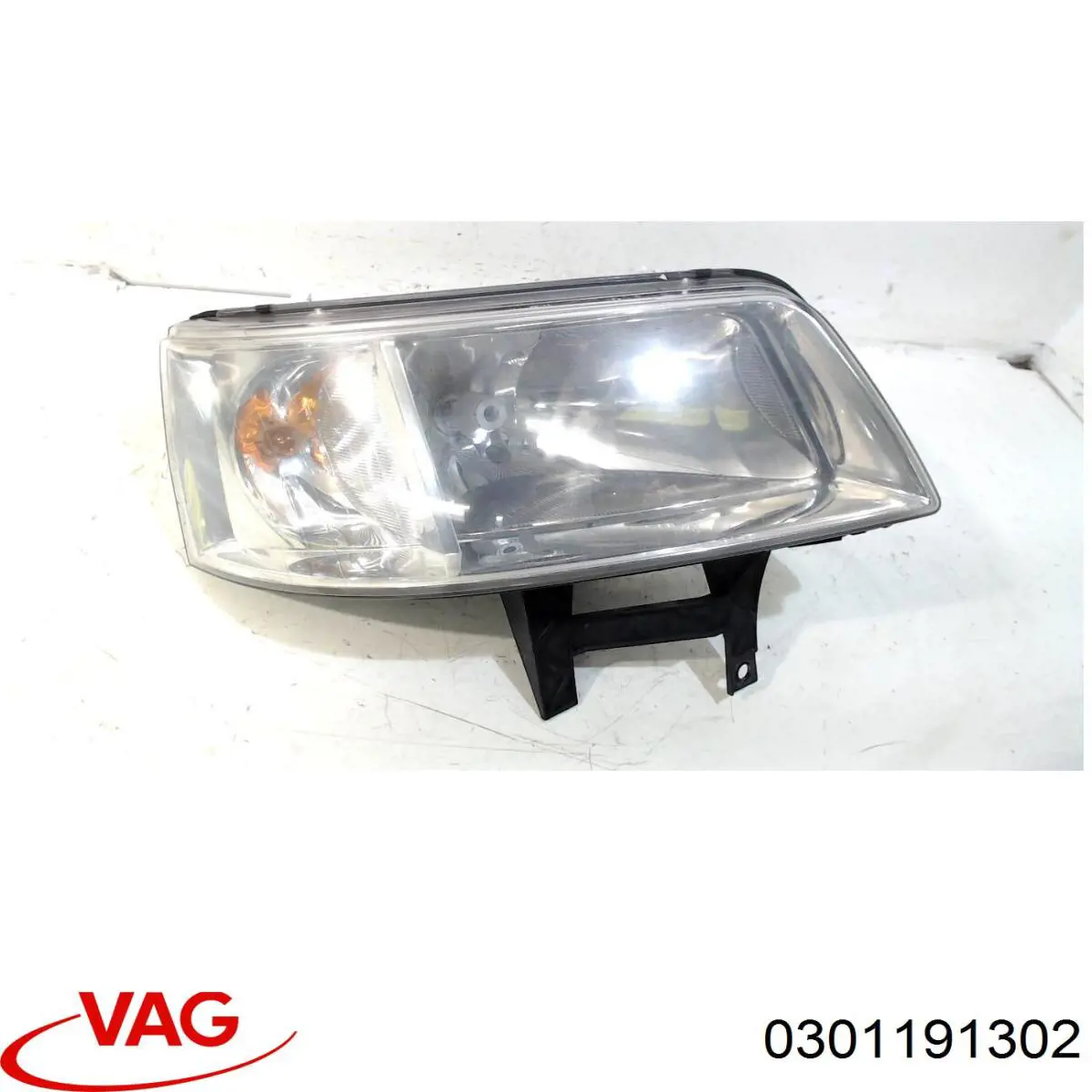 0301191302 VAG Luz direita