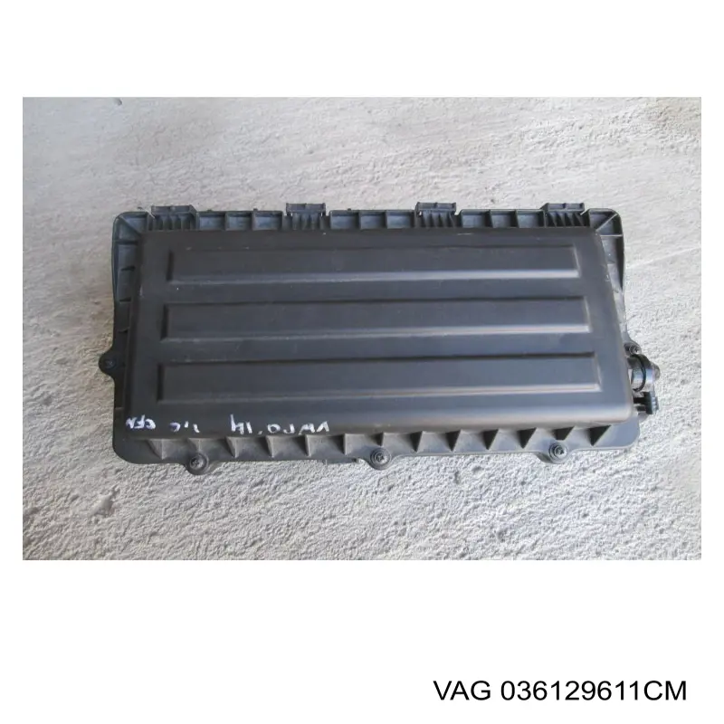 036129611CM VAG Caixa de filtro de ar