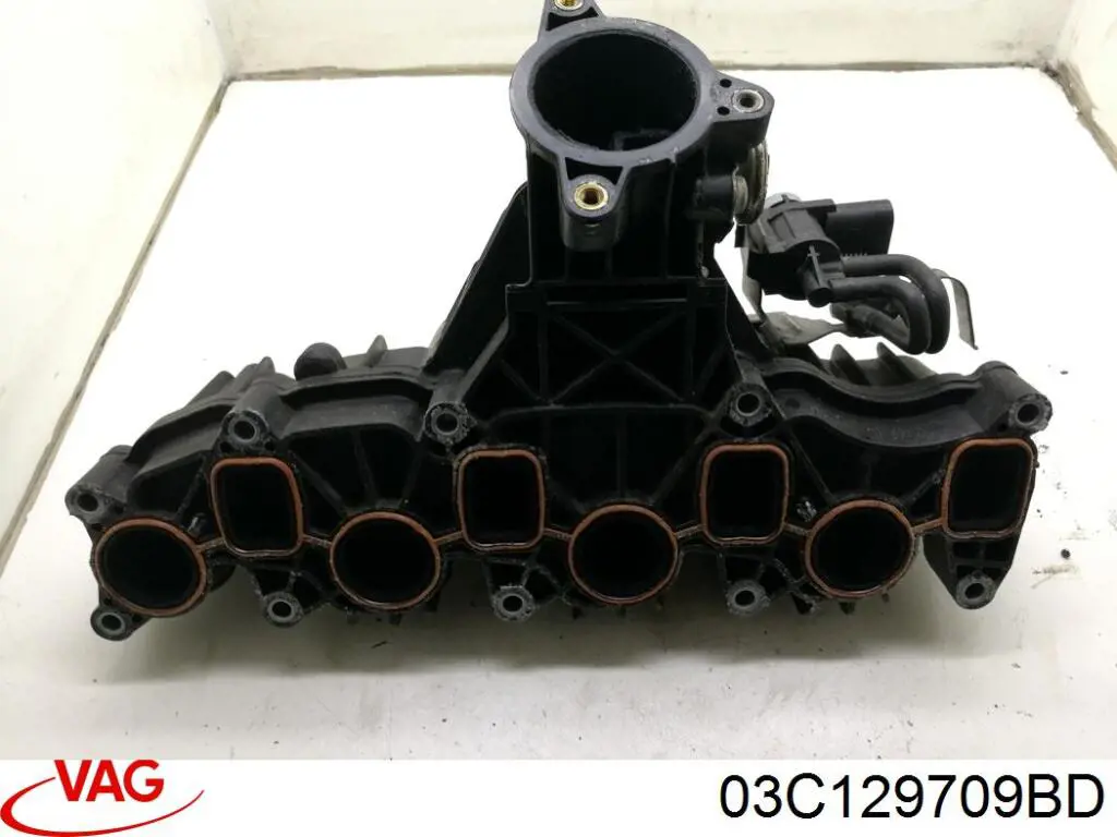 Tubo coletor de admissão superior VAG 03C129709BD preço, a partir de 141,31 USD