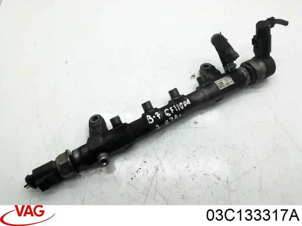 03C133317A VAG Distribuidor de combustível (rampa)