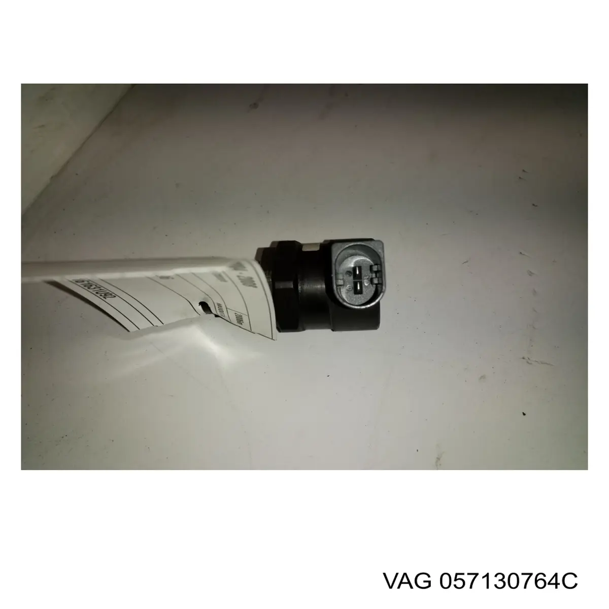057130764C VAG Regulador de pressão de combustível na régua de injectores