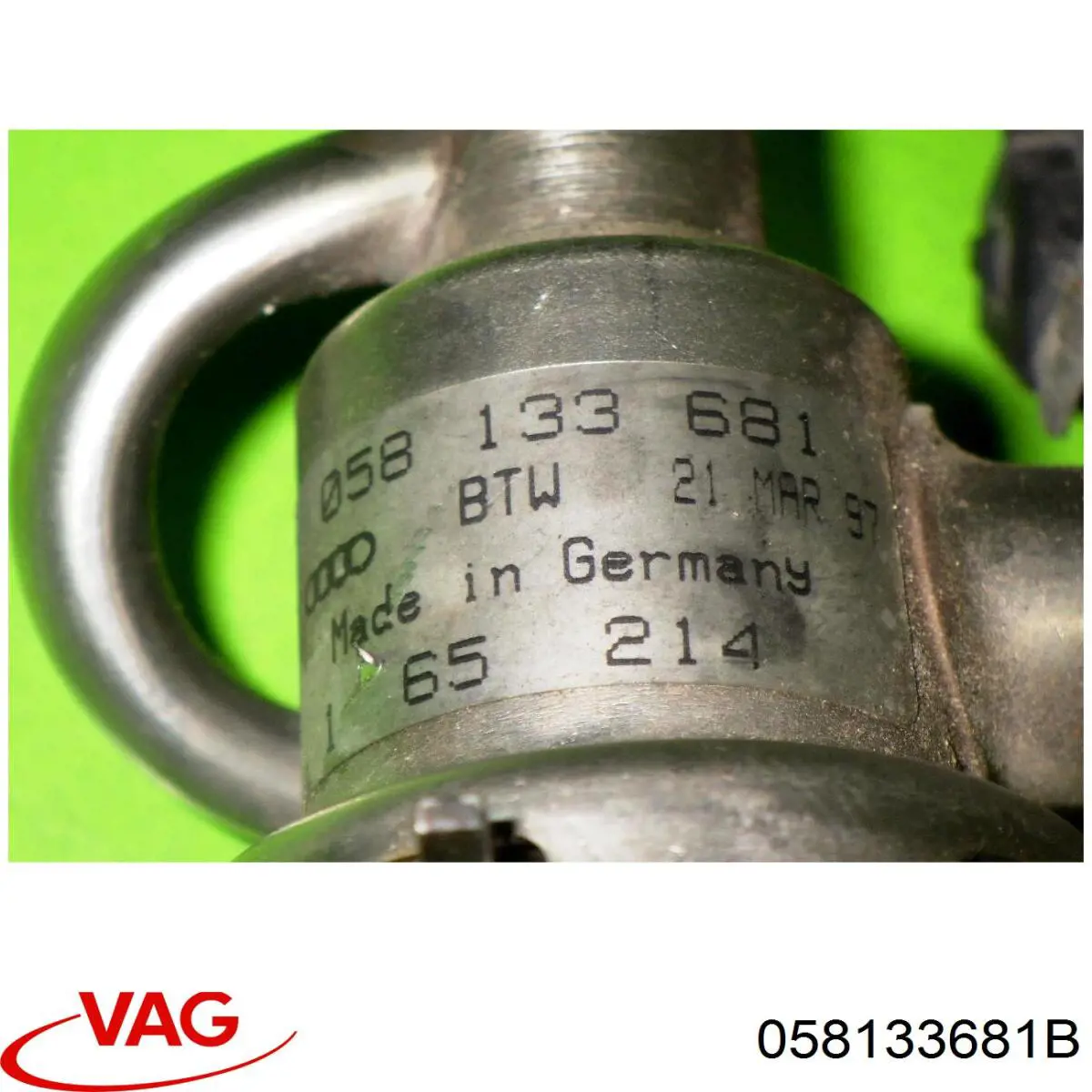 Compre 058133681B VAG Distribuidor de combustível (rampa)