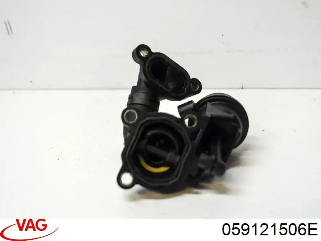 Flange do sistema de esfriamento (união em T) VAG 059121506E preço, a partir de 8,80 USD