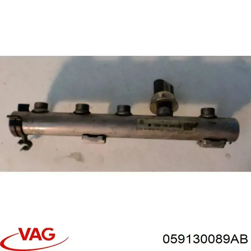 059130089AB VAG Distribuidor de combustível (rampa) esquerdo