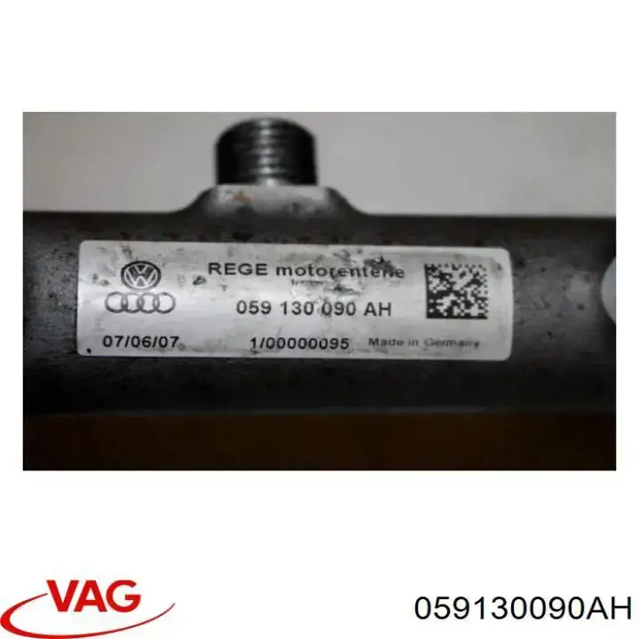 059130090AH VAG Distribuidor de combustível (rampa) direito