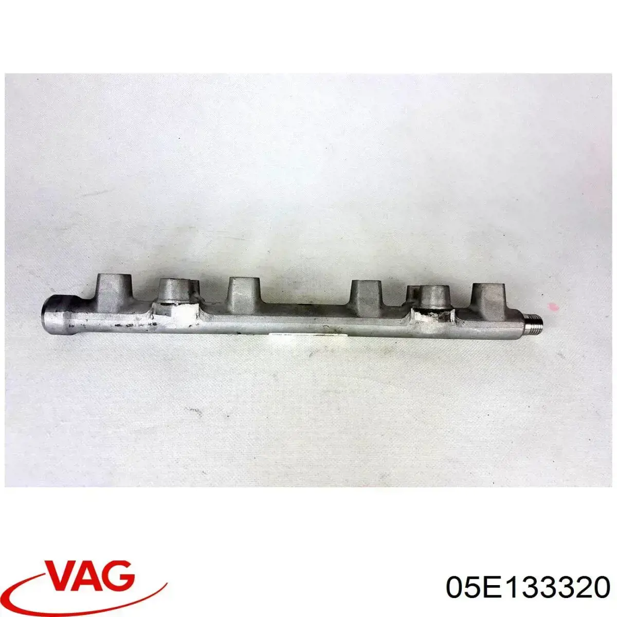 05E133320 VAG Distribuidor de combustível (rampa)