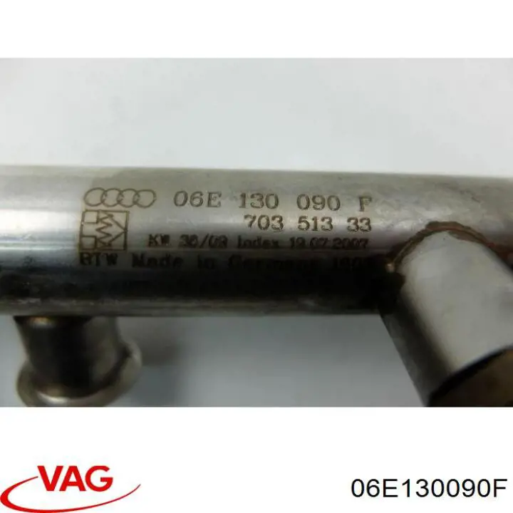 06E130090F VAG Distribuidor de combustível (rampa) direito