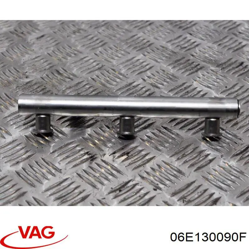 Compre 06E130090F VAG Distribuidor de combustível (rampa) direito