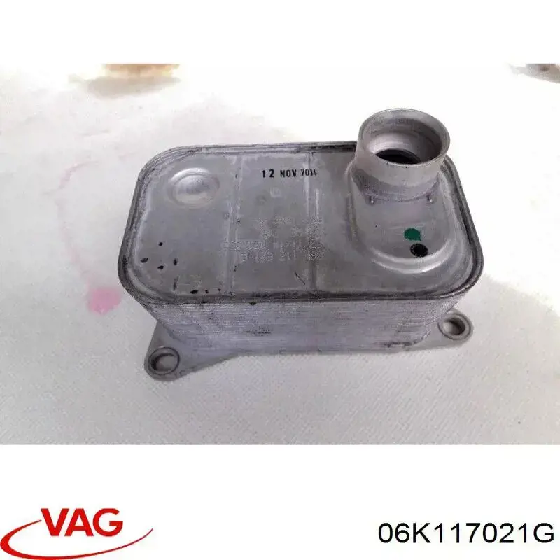 06K117021G VAG Radiador de óleo (frigorífico), debaixo de filtro