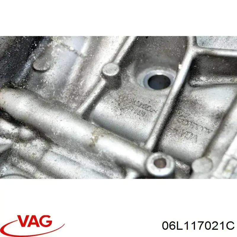 Compre 06L117021C VAG Radiador de óleo (frigorífico), debaixo de filtro