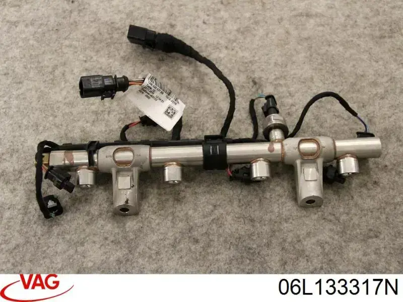 06L133317N VAG Distribuidor de combustível (rampa)