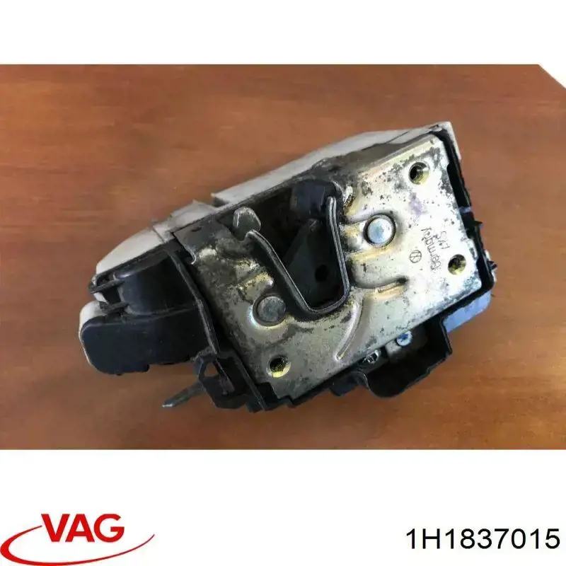 1H1837015 VAG Fecho da porta dianteira esquerda