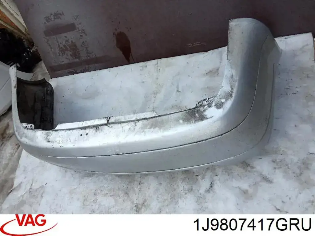 Pára-choque traseiro para Volkswagen Bora  1J6