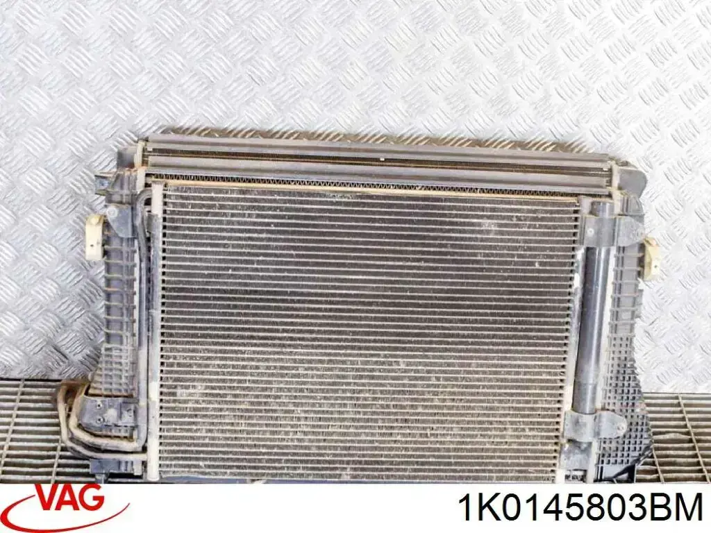 Compre 1K0145803BM VAG Radiador de intercooler