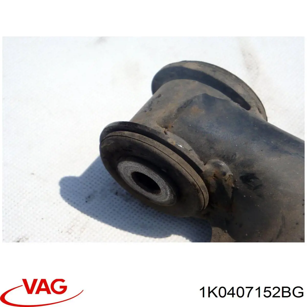 Compre 1K0407152BG VAG Braço oscilante inferior direito de suspensão dianteira