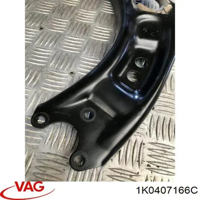 1K0407166C VAG Braço oscilante inferior direito de suspensão dianteira