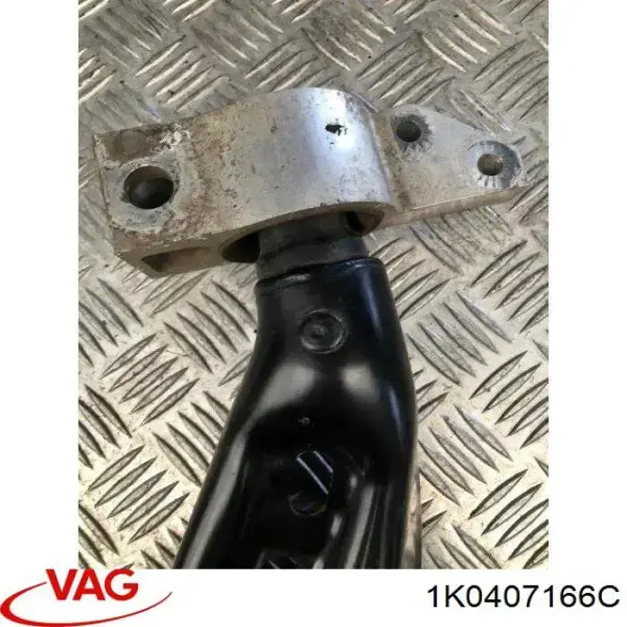 Compre 1K0407166C VAG Braço oscilante inferior direito de suspensão dianteira