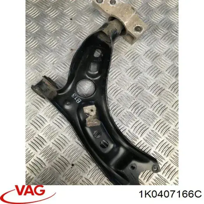 Braço oscilante inferior direito de suspensão dianteira 1K0407166C VAG