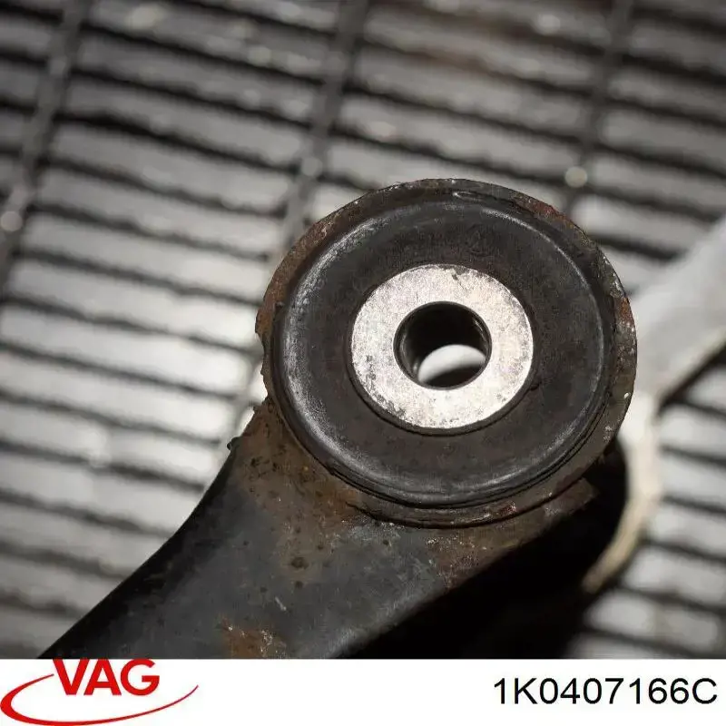 Braço oscilante inferior direito de suspensão dianteira VAG 1K0407166C preço, a partir de 68,10 USD
