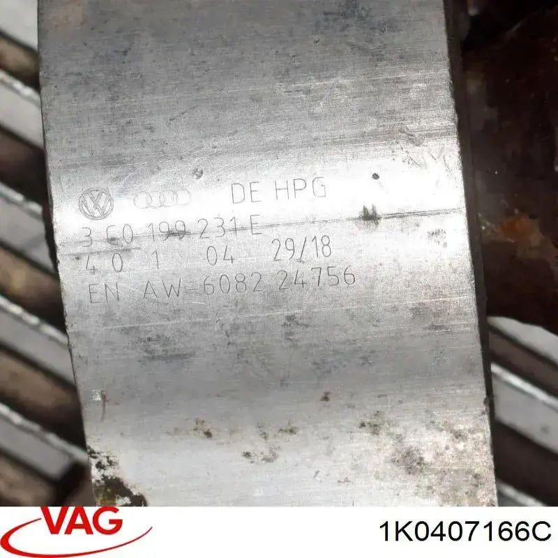 Compre 1K0407166C VAG Braço oscilante inferior direito de suspensão dianteira