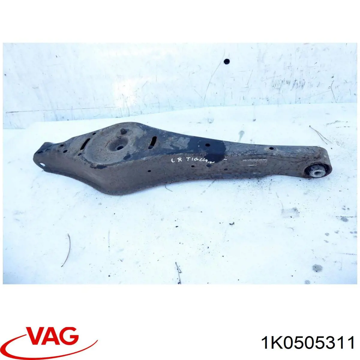 1K0505311 VAG Braço oscilante inferior esquerdo de suspensão traseira/direita