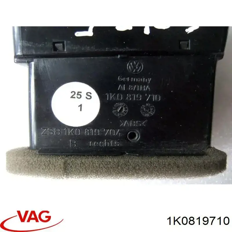 Grelha direita de ventilação de salão no "painel de instrumentos" 1K0819710 VAG