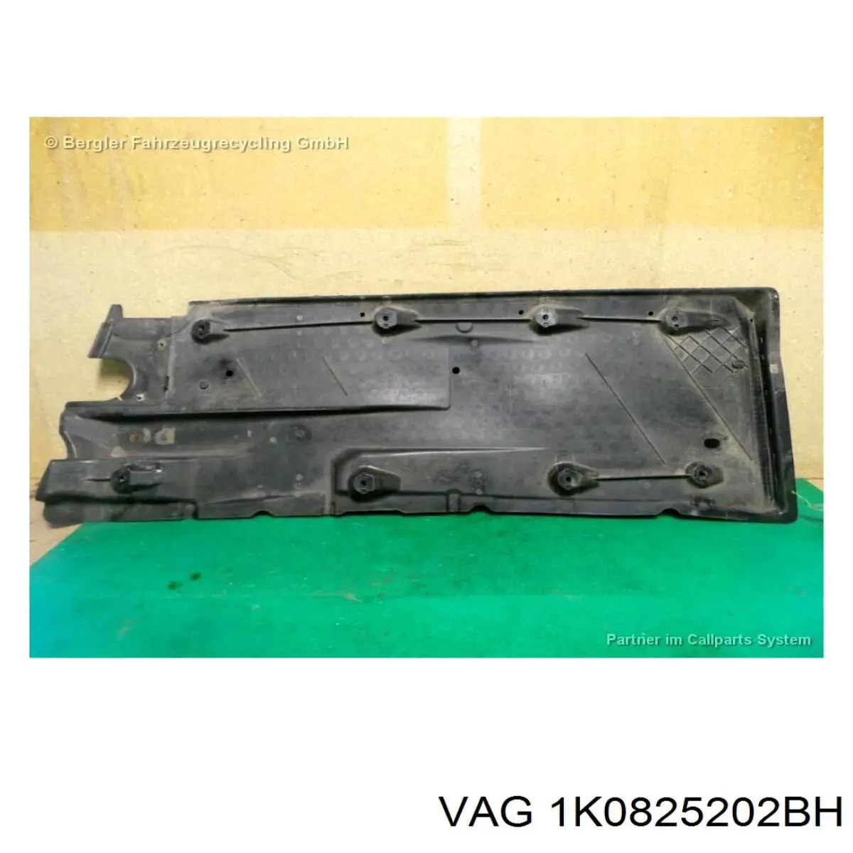 1K0825202BH VAG Proteção de fundo direita