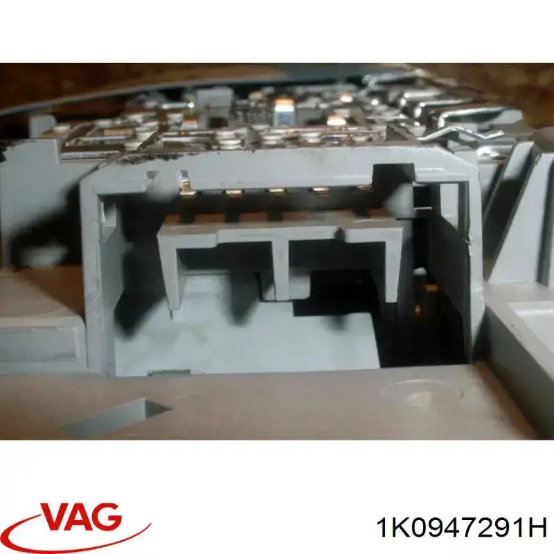 Quebra-luz traseiro de iluminação de salão (de cabina) VAG 1K0947291H preço, a partir de 40,86 USD