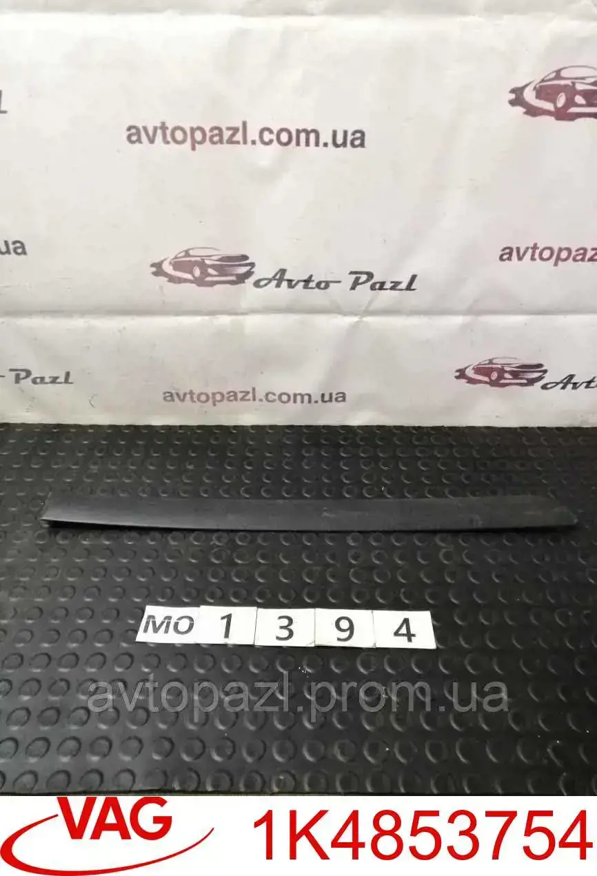 Moldura da porta traseira esquerda VAG 1K4853754 preço, a partir de 11,46 USD