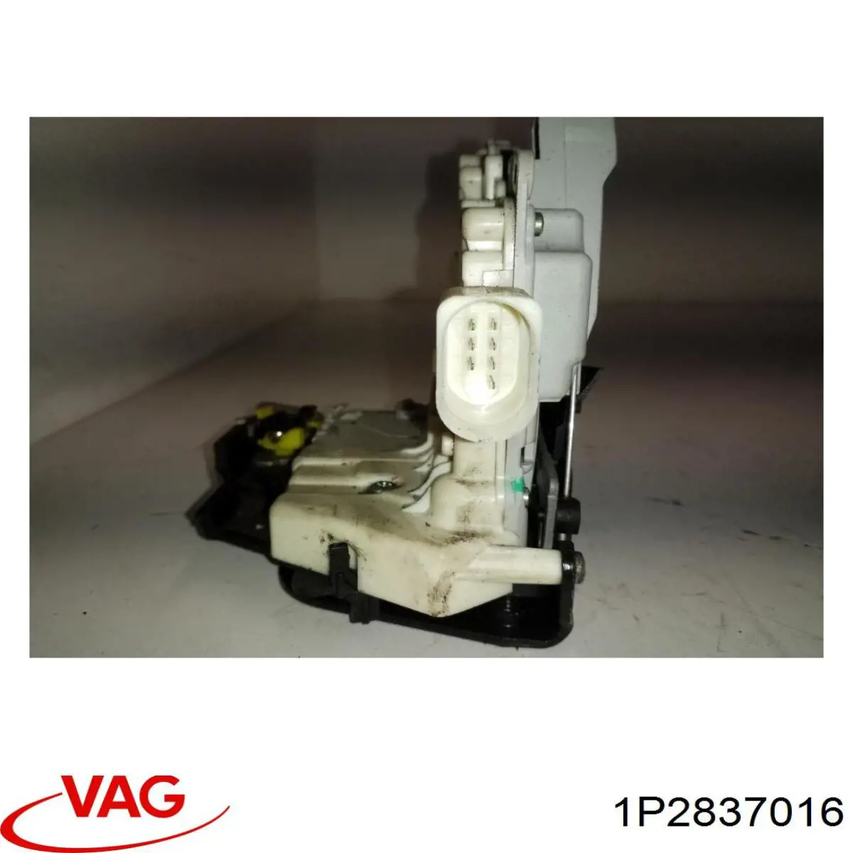 Fecho da porta dianteira direita VAG 1P2837016 preço, a partir de 80,16 USD